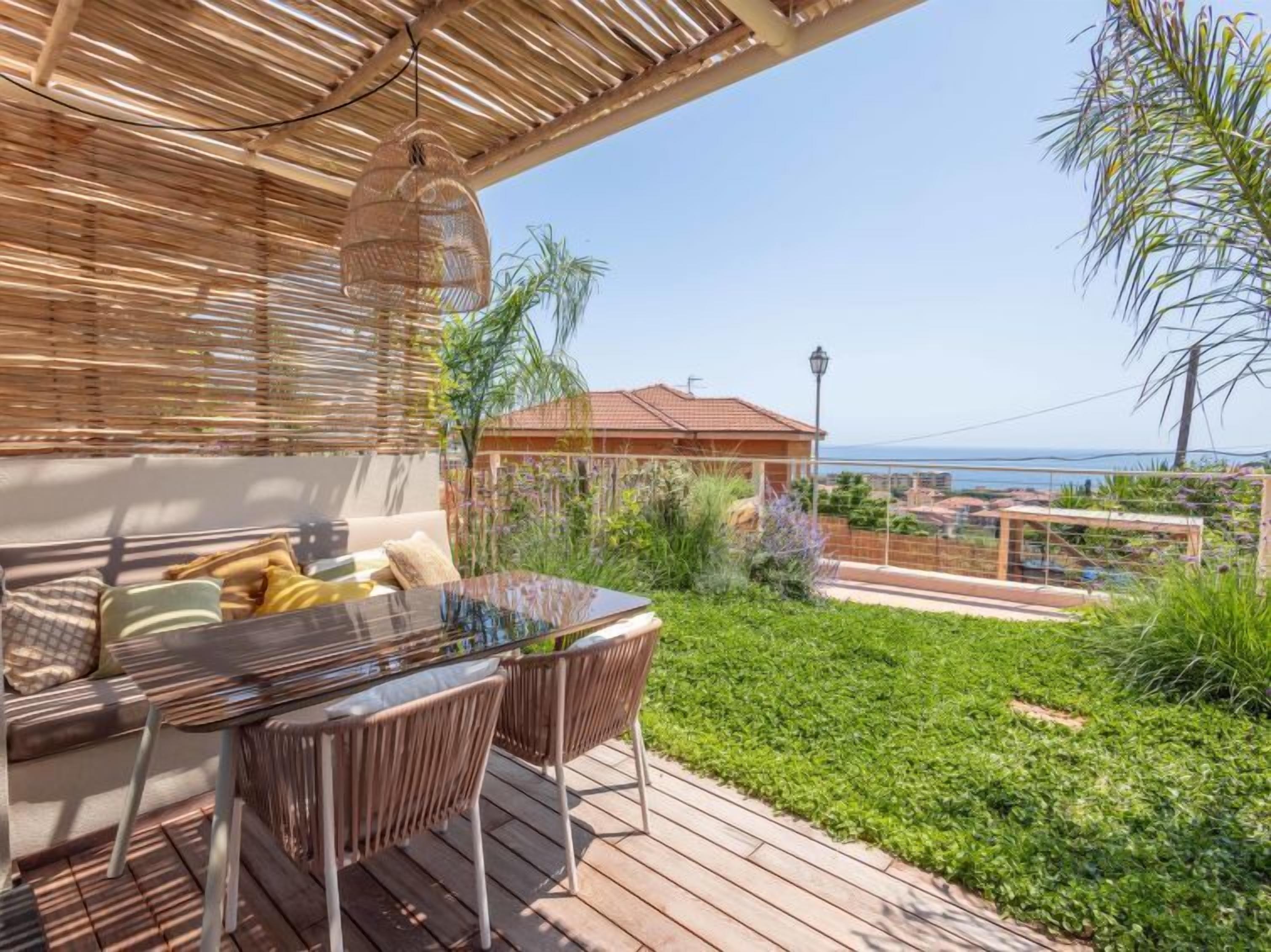 屋外ダイニングエリア