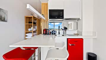 Fridge, microwave, coffee/tea maker, electric kettle