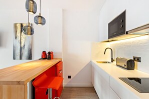 Fridge, microwave, coffee/tea maker, electric kettle