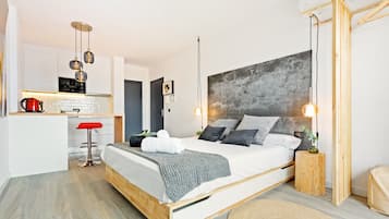Tabla de planchar con plancha, wifi gratis, ropa de cama
