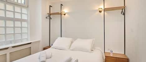1 chambre, fer et planche à repasser, lit parapluie, draps fournis