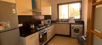 Large 2 bedroom a minute from train station Guilez