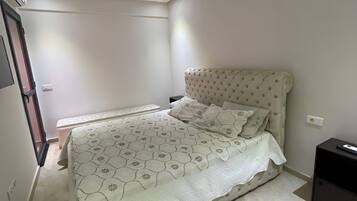 2 bedrooms, in-room safe, WiFi, bed sheets