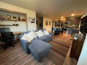 Smart TV, caminetto, monitor per computer