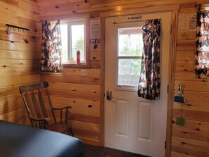 3 bedrooms, WiFi - Site17-18 Glamping Bunkie & Tent-Small Urban Farm (Kenora)