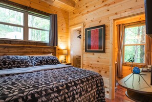 2 bedrooms, WiFi, bed sheets - Louise's Hideaway by Inn & Spa at Cedar Falls (Logan)
