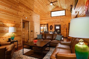 TV, fireplace - Louise's Hideaway by Inn & Spa at Cedar Falls (Logan)