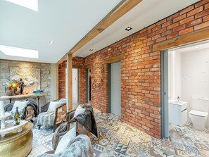 Spa - 2 bedroom accommodation in Alston, near Preston (Alston, near Preston)