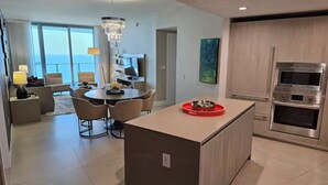 Dining - Breathtaking view 2 bed/2 bath apart (Hollywood)