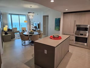Dining - Breathtaking view 2 bed/2 bath apart (Hollywood)