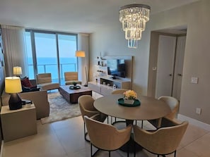 Dining - Breathtaking view 2 bed/2 bath apart (Hollywood)