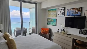 2 bedrooms, desk, iron/ironing board, travel crib - Breathtaking view 2 bed/2 bath apart (Hollywood)