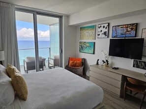 2 bedrooms, desk, iron/ironing board, travel cot - Breathtaking view 2 bed/2 bath apart (Hollywood)