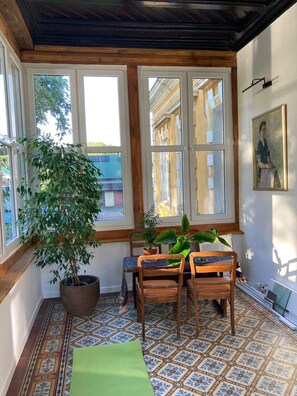 Interior - Eine Stimmungsvolle Wohnung in Einem Palast aus dem 19. Jahrhundert (Kolberg)