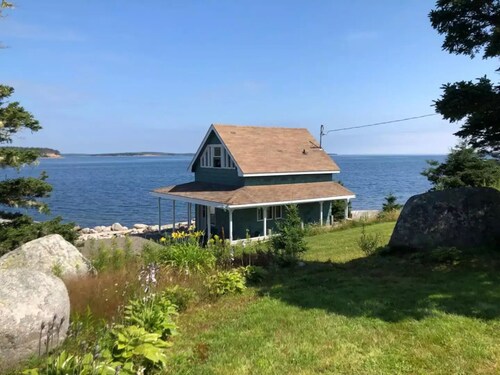 1 Bedroom cottage on the water with amazing views Cole Harbour Guysborough