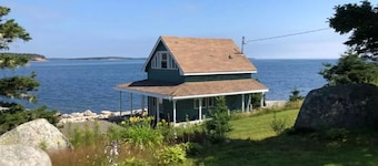 1 Bedroom cottage on the water with amazing views Cole Harbour Guysborough