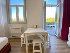 1 bedroom, travel cot, WiFi, bed sheets