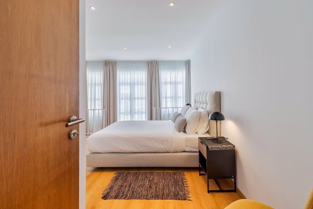 2 habitaciones, tabla de planchar con plancha, cuna de viaje y wifi 