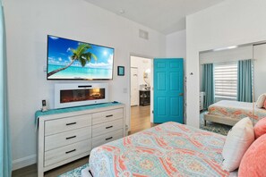 3 bedrooms, in-room safe, desk, iron/ironing board - Aqua Dream - 3 bedroom 2 bath Bahama Bay Resort Condo with AC - close to Disney! (Davenport)