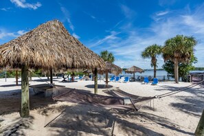 Property grounds - Aqua Dream - 3 bedroom 2 bath Bahama Bay Resort Condo with AC - close to Disney! (Davenport)