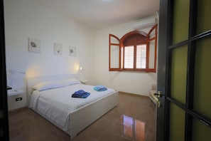 3 bedrooms, iron/ironing board, travel crib, free WiFi