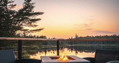 The Eagles Nest dome - Secluded lakeview w/ hot tub - 20 mins from St. Andrews!