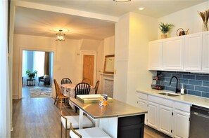 Microwave, oven, stovetop, dishwasher - “The Marauder's Flat,” Harry Potter-themed!10 guests, family-friendly! (Philadelphia)