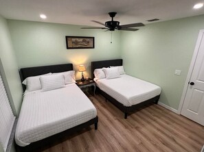 3 bedrooms, desk, iron/ironing board, free WiFi - King Bed, Clean & Cozy, 10 Min to WEC Ocala (Ocala)
