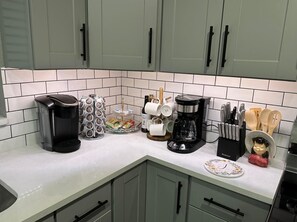 冰箱、微波炉、烤箱、炉灶