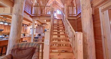 Gorgeous Starry Knight Lodge next to the Hocking Hills State Forest; Sleeps 12