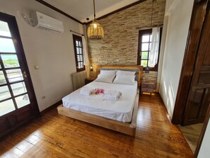 4 bedrooms, WiFi, bed sheets