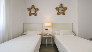 2 slaapkamers, een strijkplank/strijkijzer, gratis wifi, beddengoed