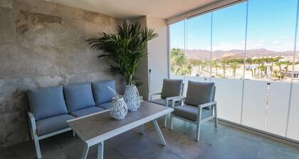 New, modern and central apartment two minutes from the beach.