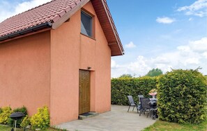 Outdoor dining - 1 bedroom lovely home in Zastan (Zastan)