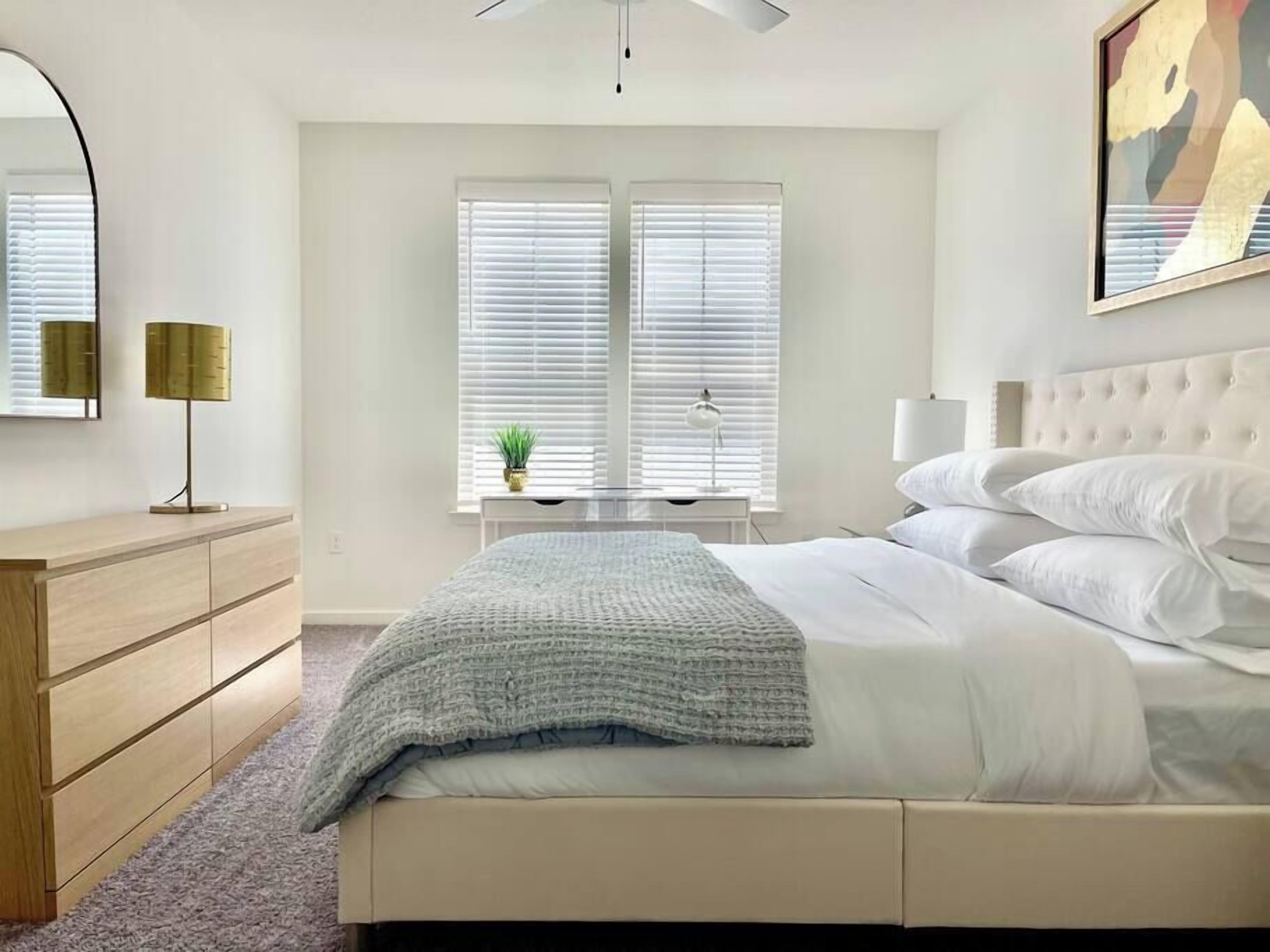 Upscale 1/1 King Pad •Pool•ParkFree•UT