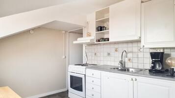 KylskÄp, spishÀll och kaffe- och tebryggare