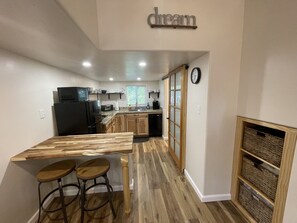 Fridge, microwave, oven, stovetop - Tiny Palace @ Rustic Ridge in Granite Dells (Prescott)