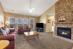 Smart TV, fireplace - Golf Condo with Fireplace & Jetted Tub at StoneBridge Village (Reeds Spring)