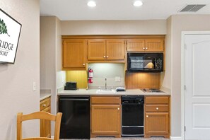 Refrigerador, microondas, horno y lavavajillas 