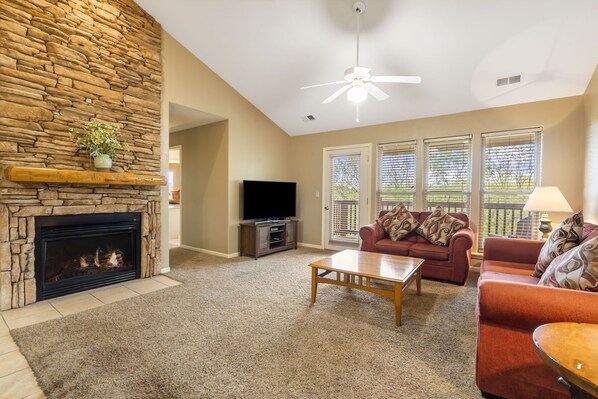 Téléviseur connecté, foyer, lecteur de DVD