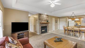 Smart TV, caminetto, lettore DVD