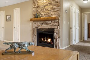 Interior - An Excellent Choice for a Family or Two Couples! Condo + Connecting Suite (Reeds Spring)