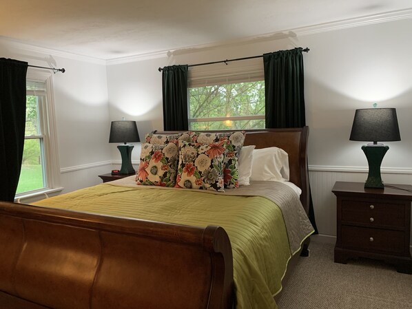 3 bedrooms, desk, iron/ironing board, travel cot