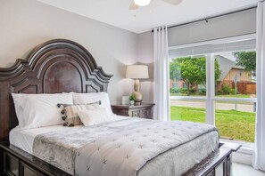 3 bedrooms, desk, iron/ironing board, free WiFi - Carrollton Retreat – Pet-Friendly, Sleeps 8! (Carrollton)