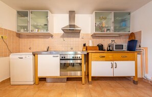 Refrigerador, horno, parrilla de estufa y lavavajillas 