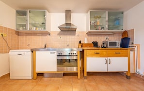 Refrigerador, horno, parrilla de estufa y lavavajillas