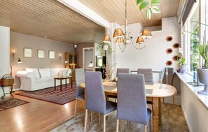 Dining - Lovely home in Strøby with WiFi (Strøby)