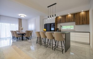 Kühlschrank, Ofen, Herdplatte, Geschirrspüler