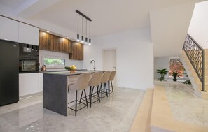 Kühlschrank, Ofen, Herdplatte, Geschirrspüler