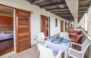 Outdoor dining - Lovely apartment in Capo Rizzuto (Capo Rizzuto)